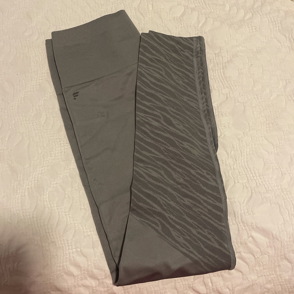 Grey leggings with darker grey pattern on bottom
